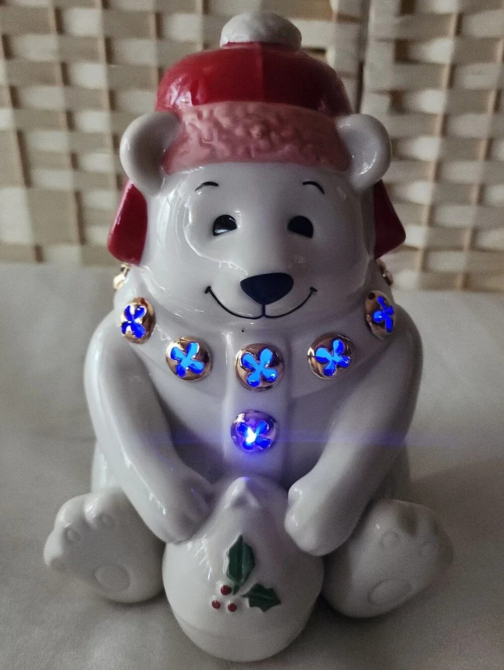 Lenox Color Changing Christmas Bear Porcelain Figure 7